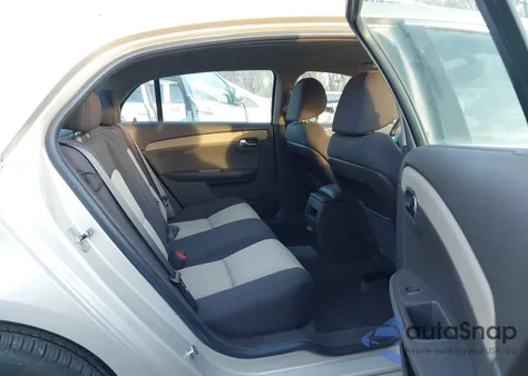 2010 Chevrolet Malibu Ls z USA, uszkodzony, nr VIN 1G1ZB5EB4AF123364